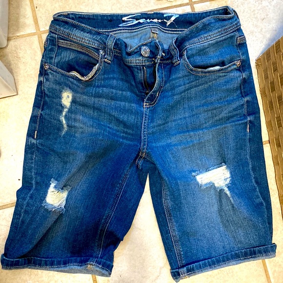 7 For All Mankind Mid ride shorts distressed - Picture 1 of 5